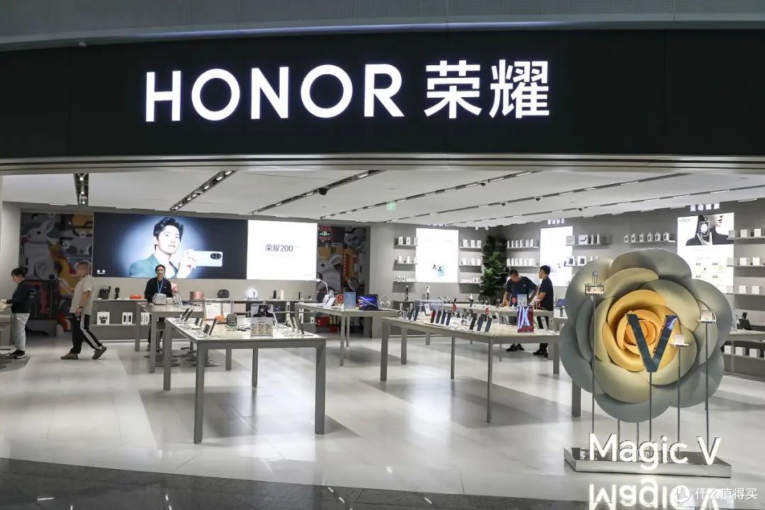 未来五年AI人才缺口400万?荣耀砸钱抢人背后藏着什么秘密?