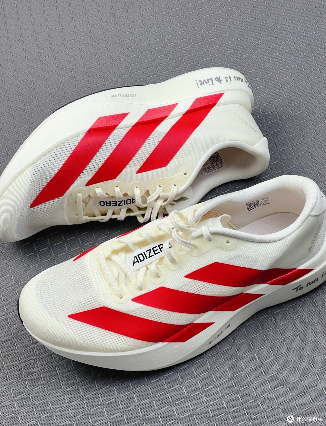 Adidas Adizero Evo SL:轻盈跑鞋,时尚之选
