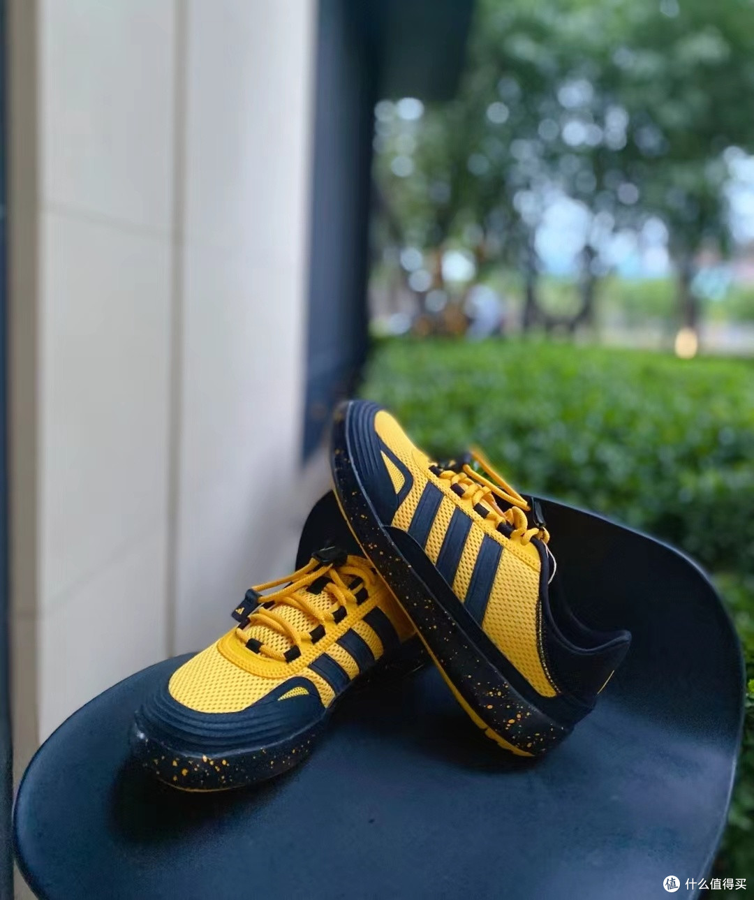 Adidas ROAMBOAT 跑步鞋：“水陆两栖” 之选，夏日户外潮流