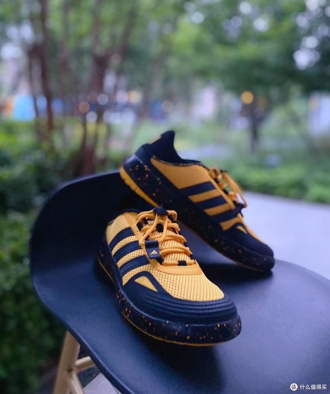 Adidas ROAMBOAT 跑步鞋：“水陆两栖” 之选，夏日户外潮流