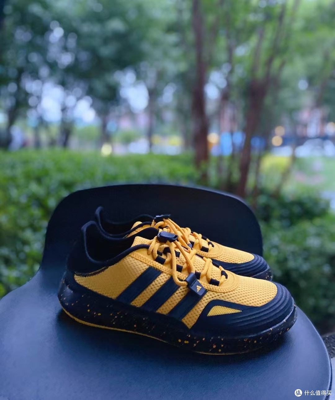 Adidas ROAMBOAT 跑步鞋：“水陆两栖” 之选，夏日户外潮流