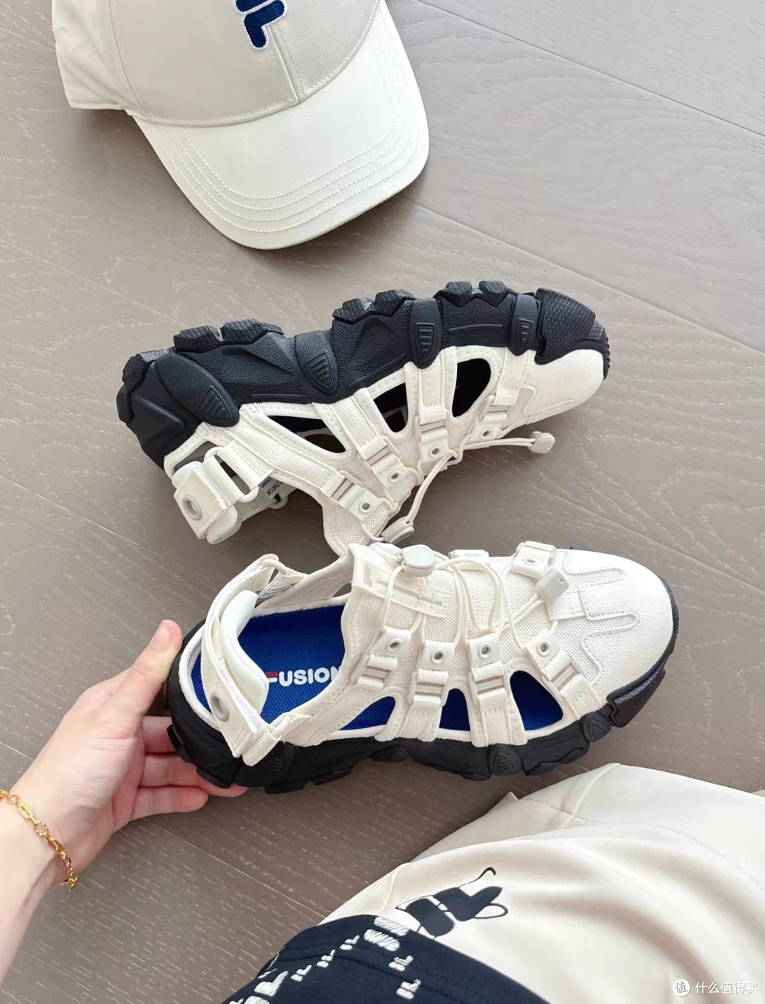FILA FUSION山脉凉鞋:时尚实用,夏季之选