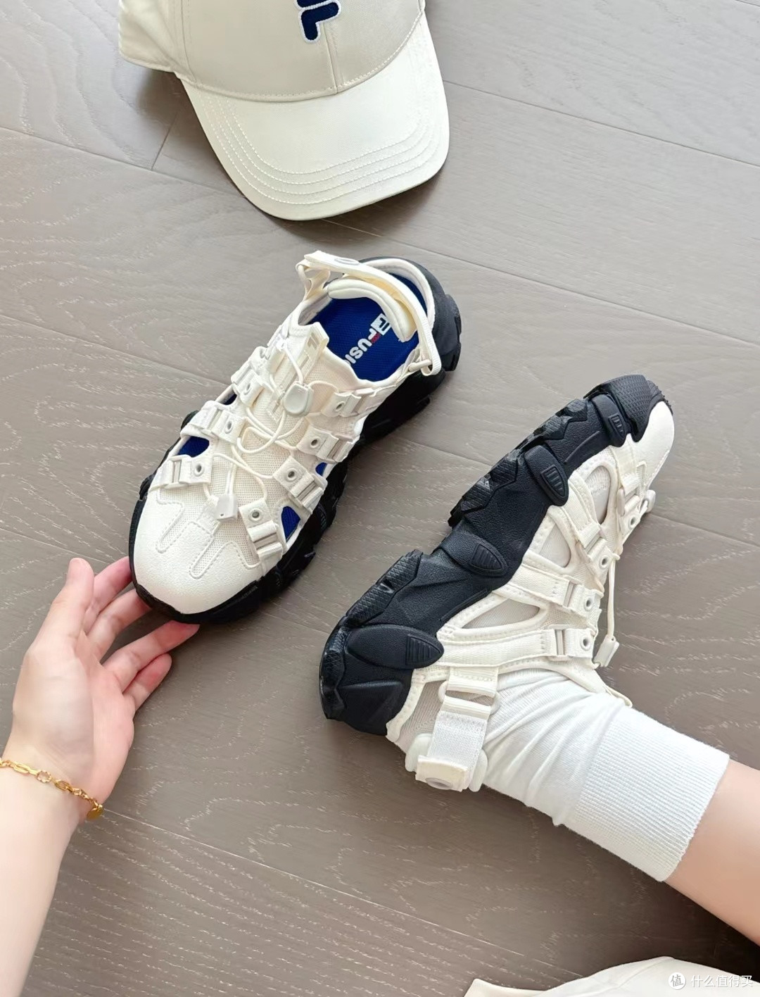 FILA FUSION山脉凉鞋:时尚实用,夏季之选