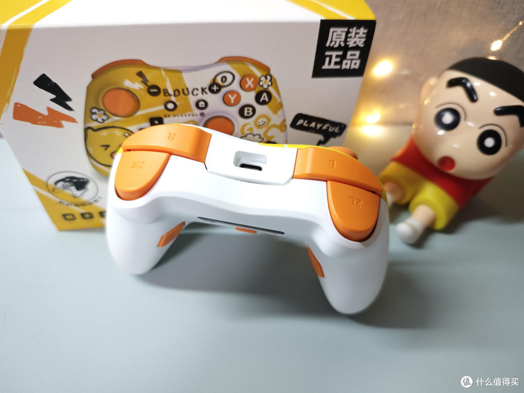 奕狐小黄鸭联名款游戏手柄：萌趣外观+霍尔磁力摇杆，体验升级