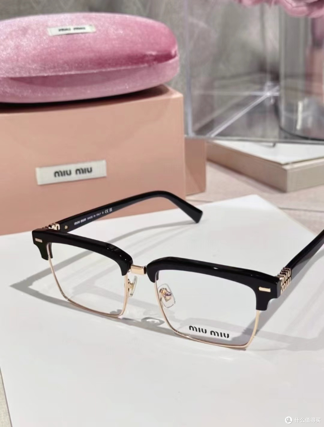 MIU MIU 缪缪 Logo 镜架:眉线框光学镜架的魅力