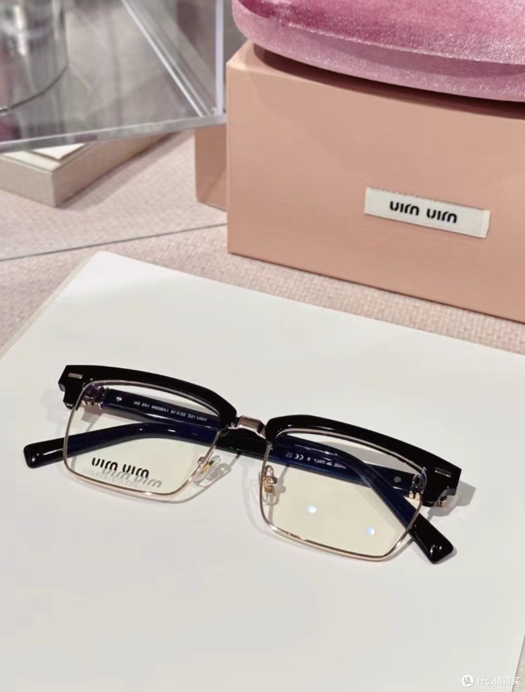 MIU MIU 缪缪 Logo 镜架:眉线框光学镜架的魅力