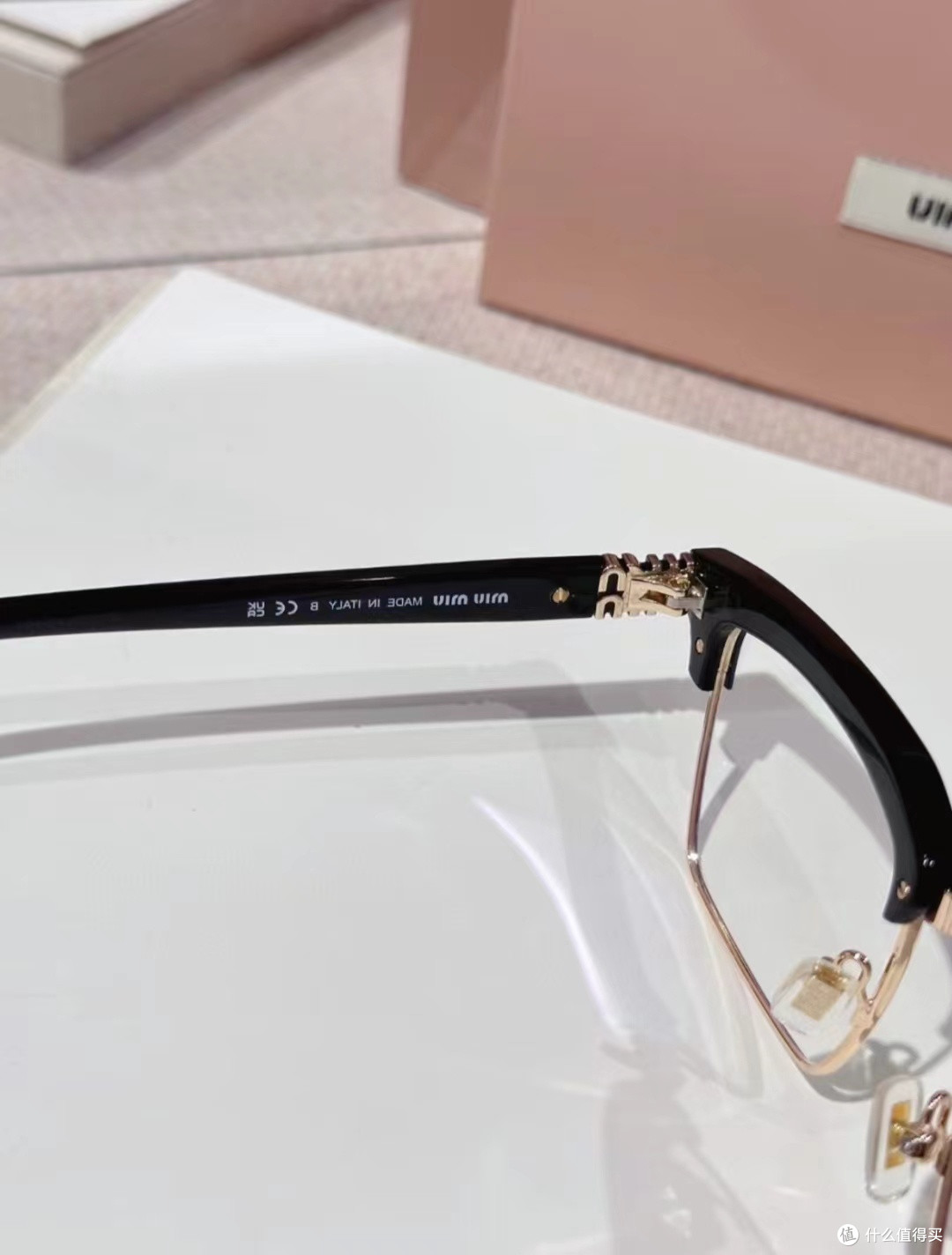 MIU MIU 缪缪 Logo 镜架:眉线框光学镜架的魅力