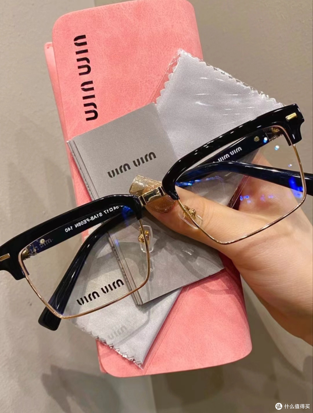 MIU MIU 缪缪 Logo 镜架:眉线框光学镜架的魅力
