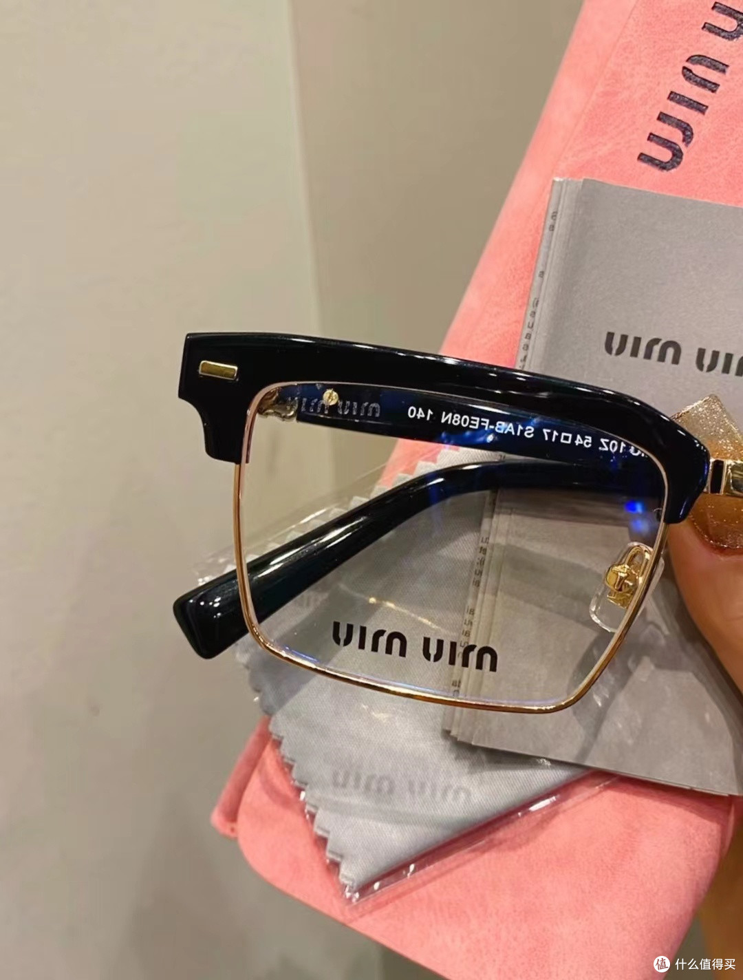 MIU MIU 缪缪 Logo 镜架:眉线框光学镜架的魅力