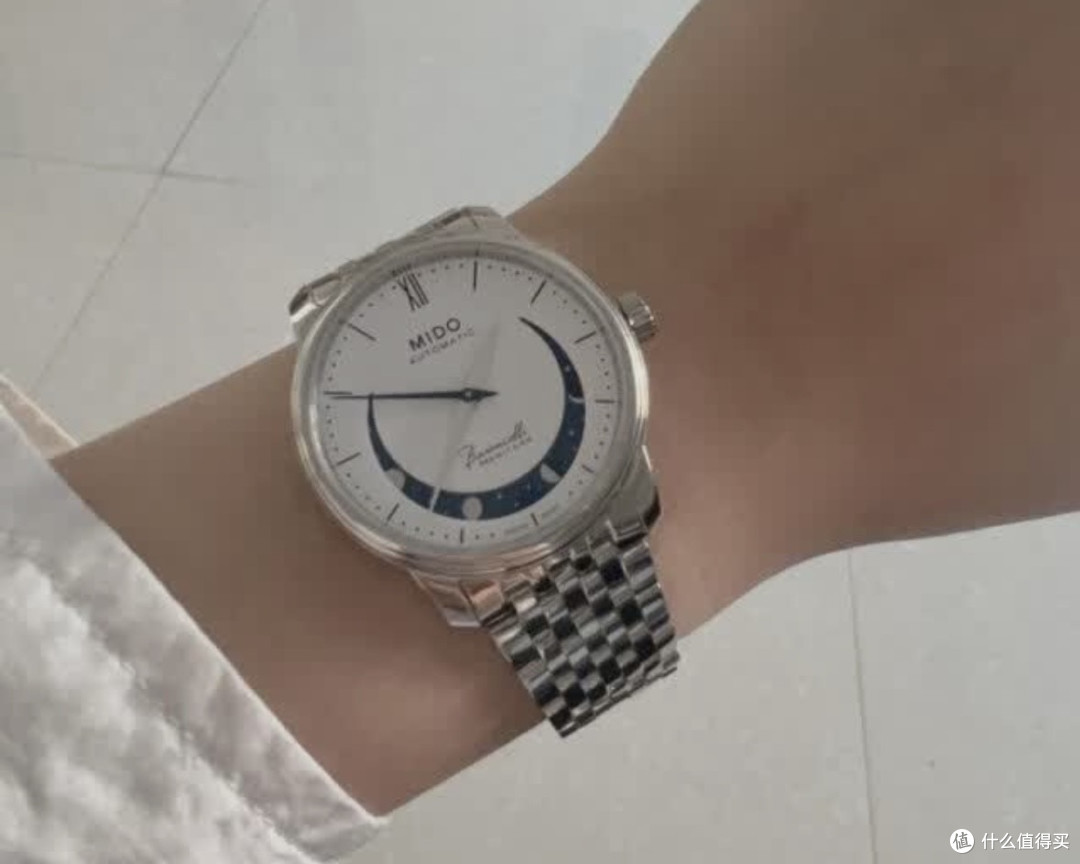 腕间星河与微笑：美度贝伦赛丽月相的365日陪伴