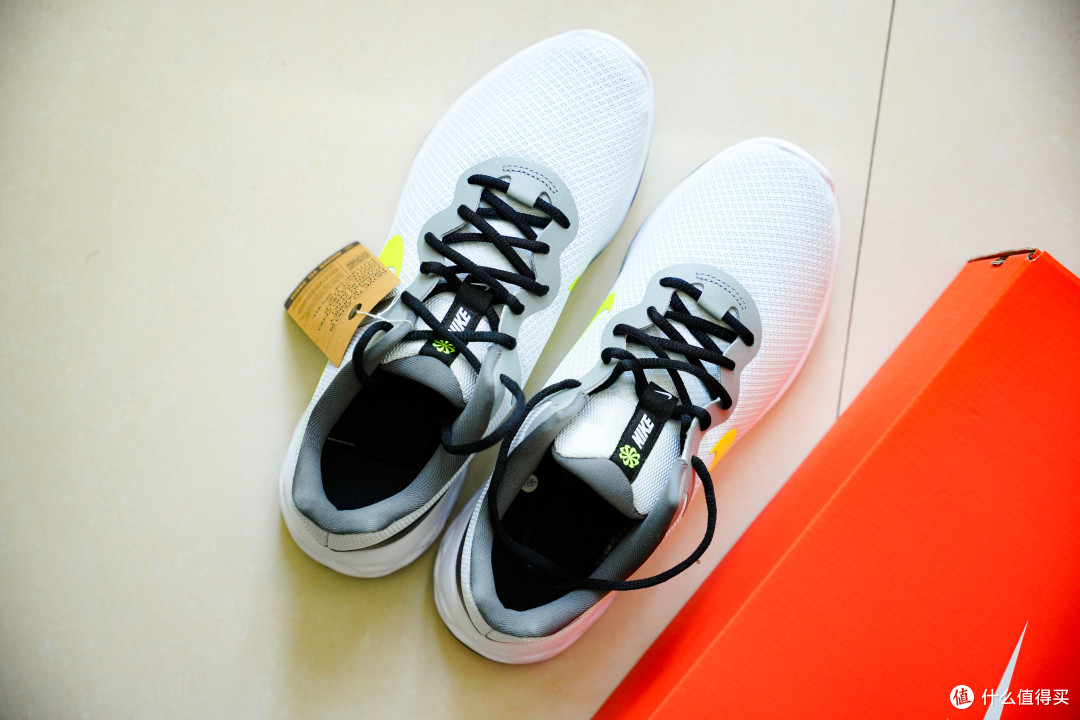 轻量缓震与性价比的平衡术——Nike Revolution 6 NN