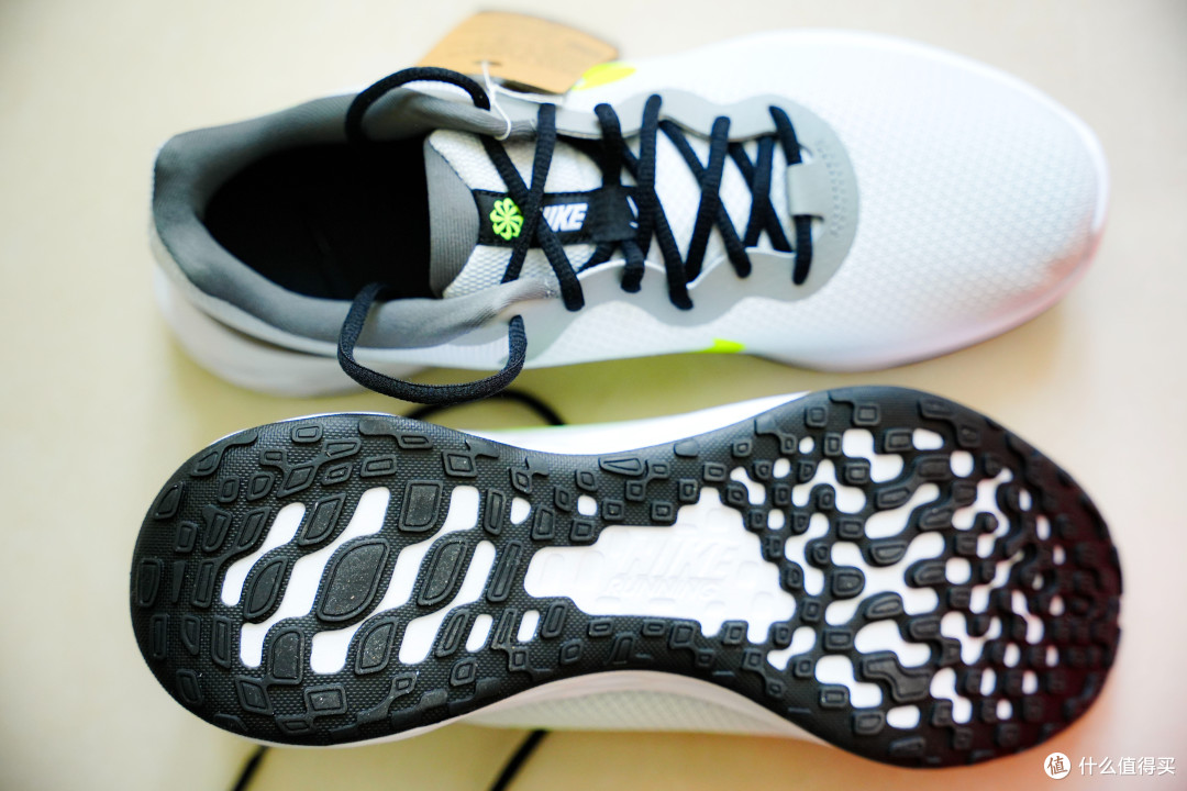 轻量缓震与性价比的平衡术——Nike Revolution 6 NN