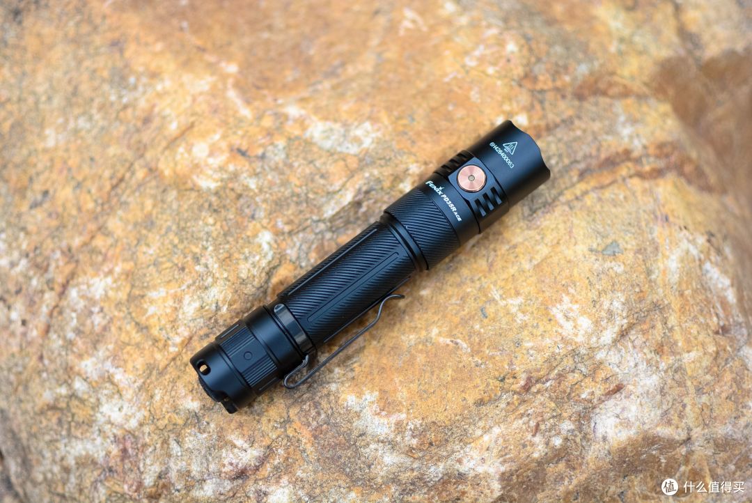 EDC手电天花板?超高亮度+铝合金机身:FENIX PD35R ACE评测
