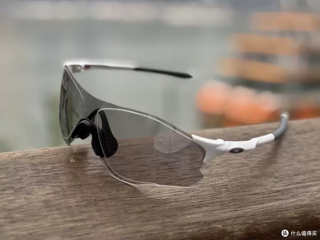 Oakley欧克利运动镜户外骑行护目镜光变色防风日夜两用EVZERO9313