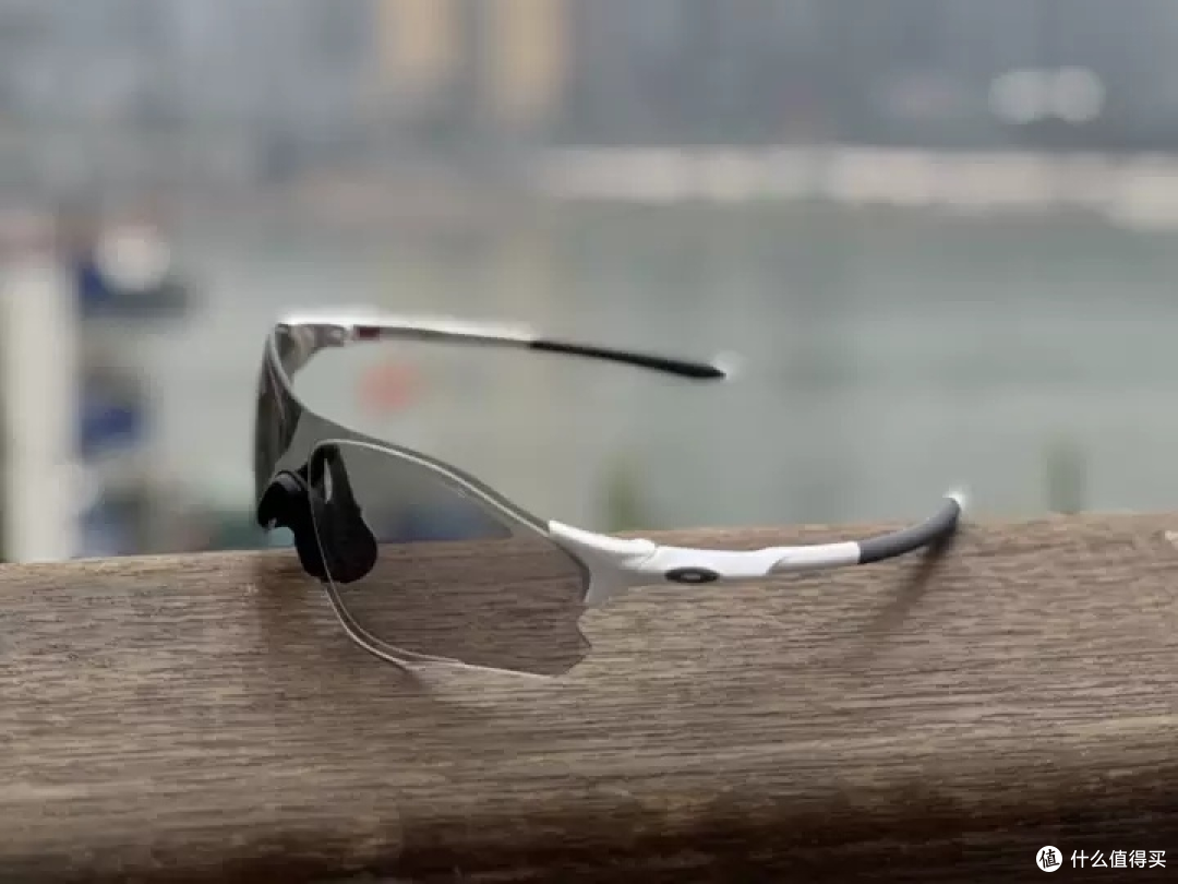 Oakley欧克利运动镜户外骑行护目镜光变色防风日夜两用EVZERO9313