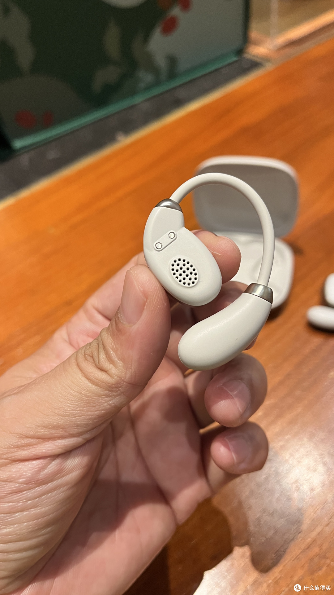 BLINBLIN V18挂耳式蓝牙耳机：科技与美学融合的音频新典范