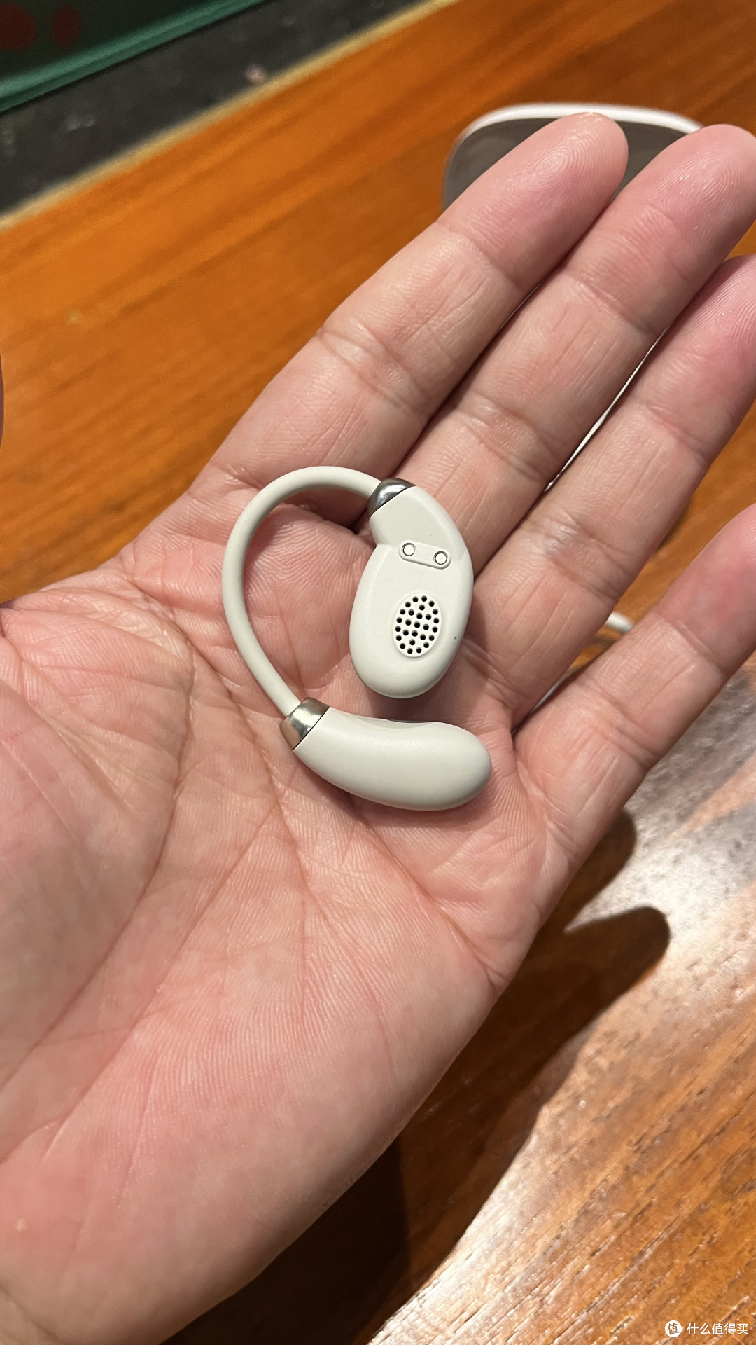 BLINBLIN V18挂耳式蓝牙耳机：科技与美学融合的音频新典范