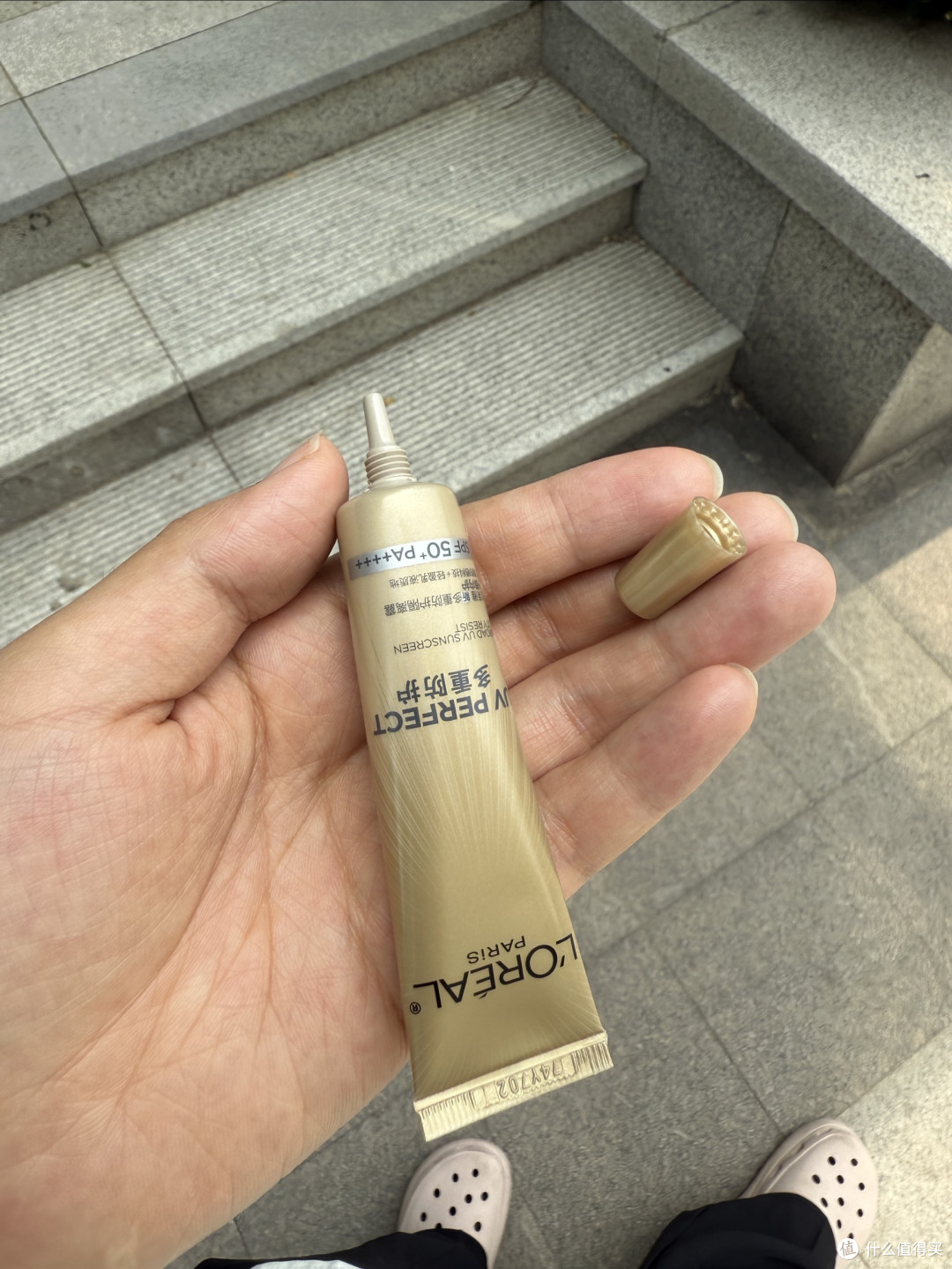 现在还在考虑买什么样的防晒霜的话，推荐你去购买欧莱雅小金管