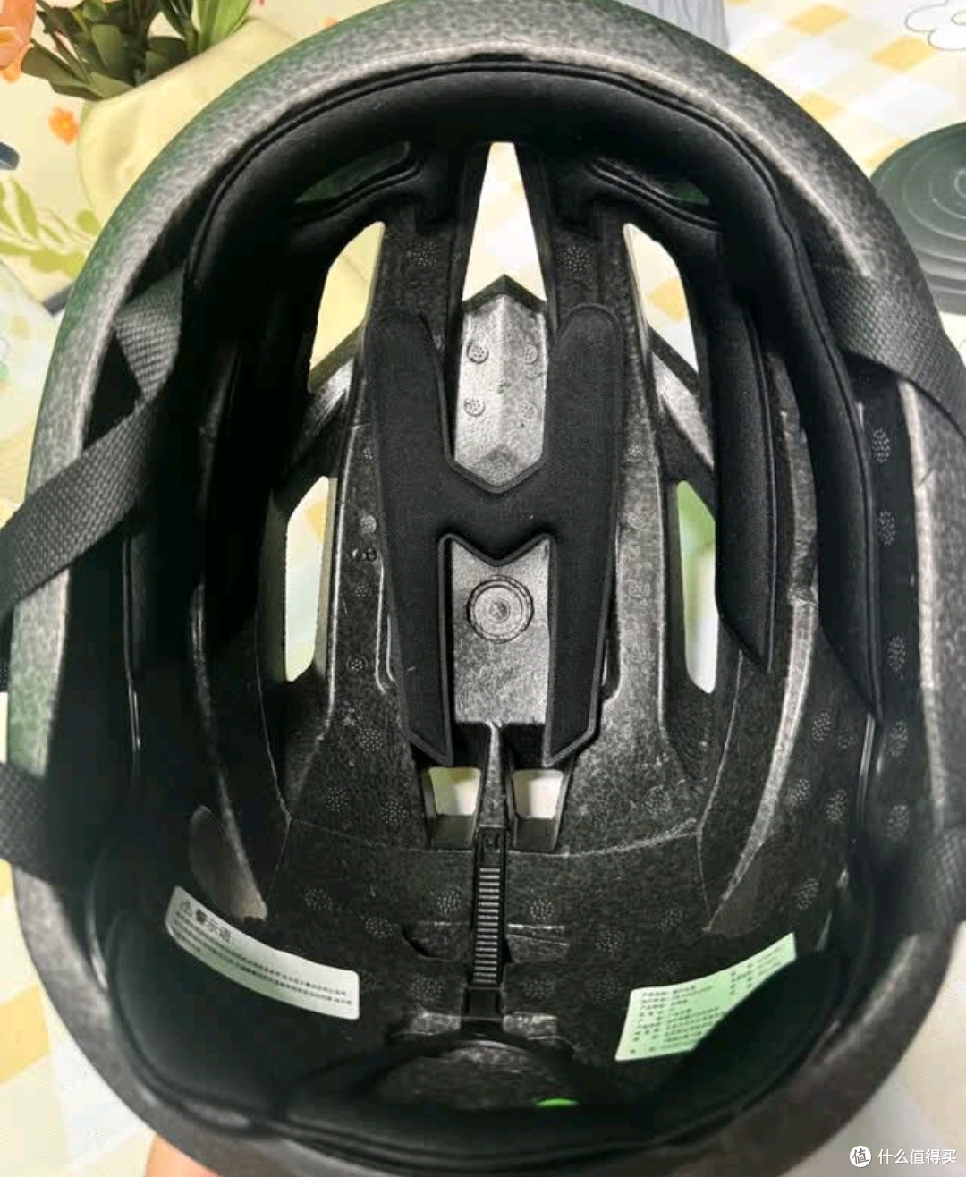 高强度外壳EPS缓冲骑行头盔