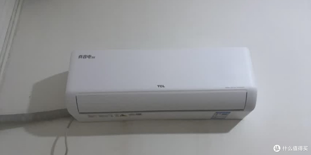 TCL京东联名空调：制冷快省电，出租房首选