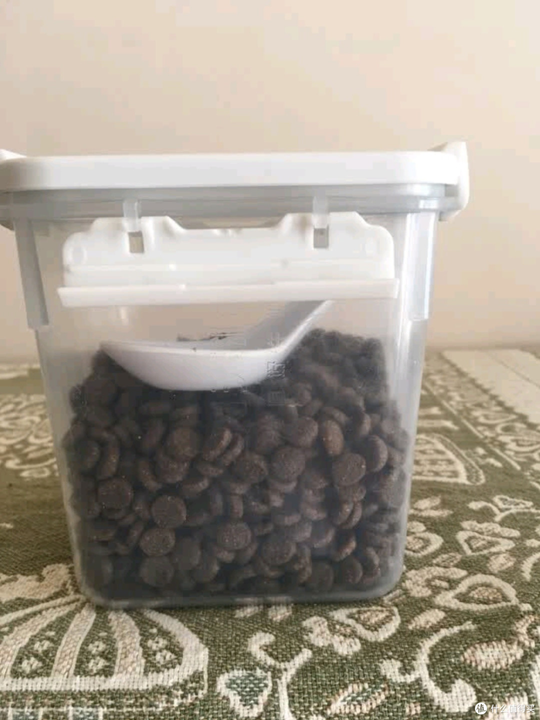 愛肯拿猫粮:牧场盛宴,成猫幼猫共享的高蛋白无谷鸡肉粮