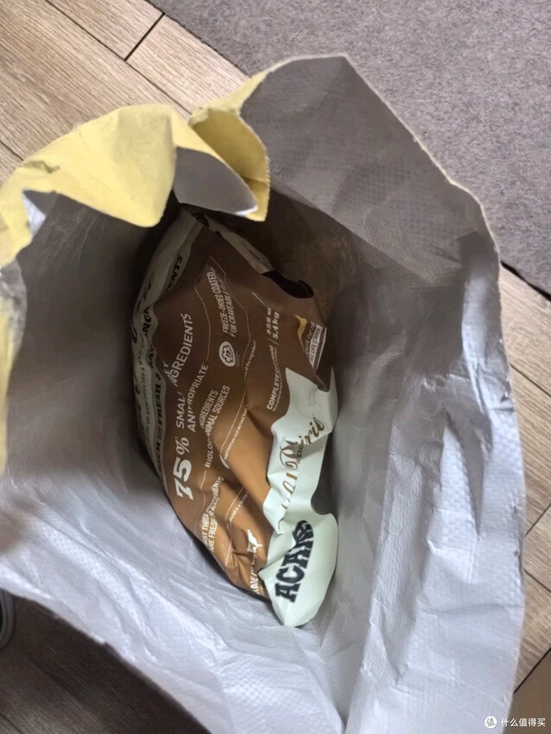 愛肯拿猫粮:牧场盛宴,成猫幼猫共享的高蛋白无谷鸡肉粮