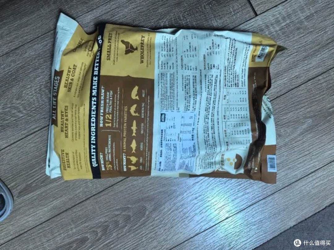 愛肯拿猫粮:牧场盛宴,成猫幼猫共享的高蛋白无谷鸡肉粮