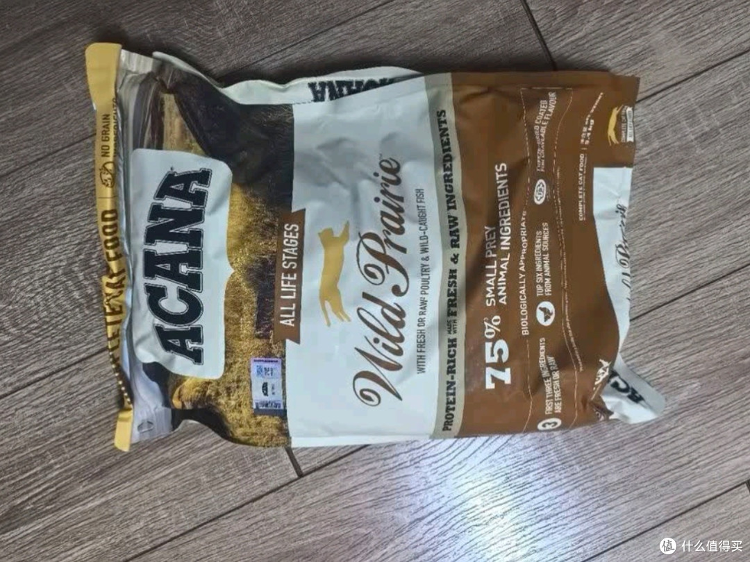 愛肯拿猫粮:牧场盛宴,成猫幼猫共享的高蛋白无谷鸡肉粮