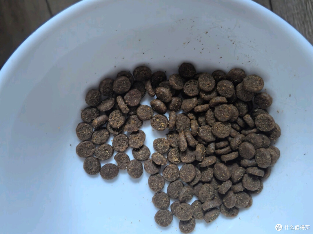 愛肯拿猫粮:牧场盛宴,成猫幼猫共享的高蛋白无谷鸡肉粮