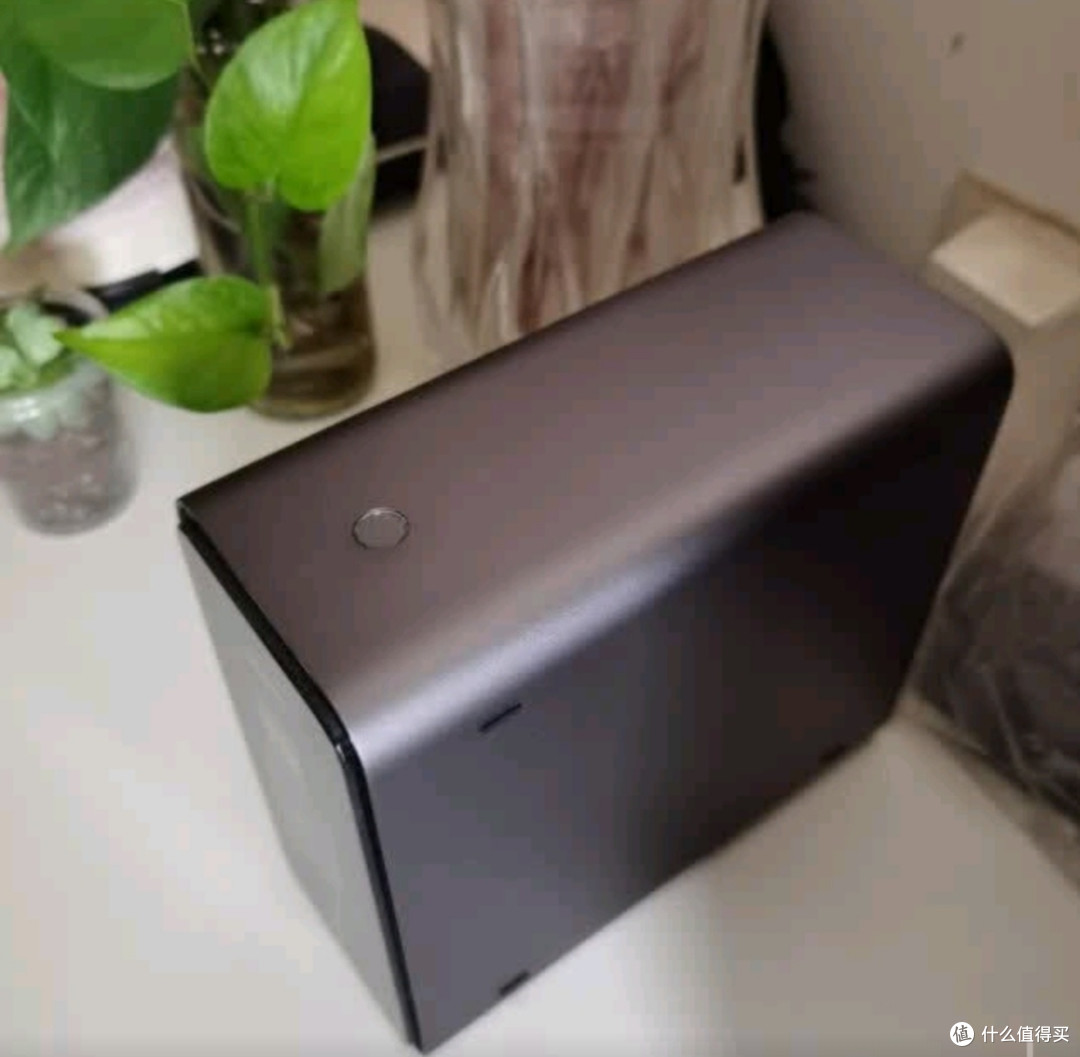 华为家庭存储4TB:手机一碰扩容