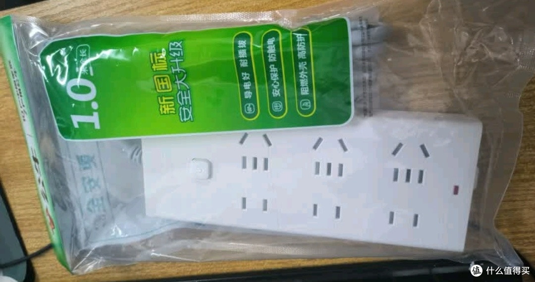 公牛GN-B3043分控插座：4位独立开关1.8米灵活线长用电安全更省心