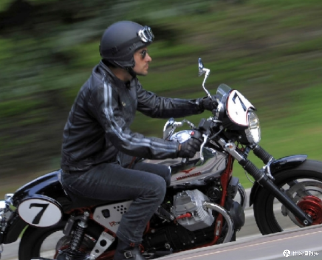 摩托古兹(Moto Guzzi)2025款V7系列摩托车