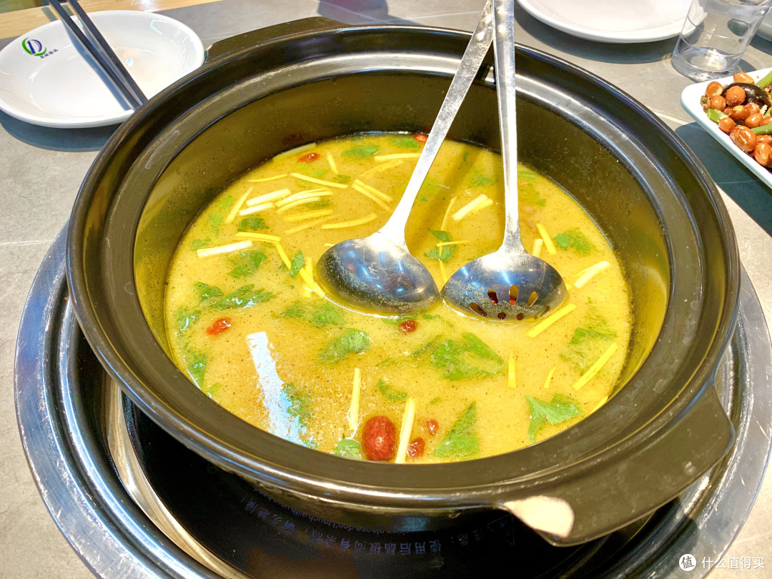 酸浆火锅：一碗绿豆发酵的酸香，解锁神都洛阳的味觉密码