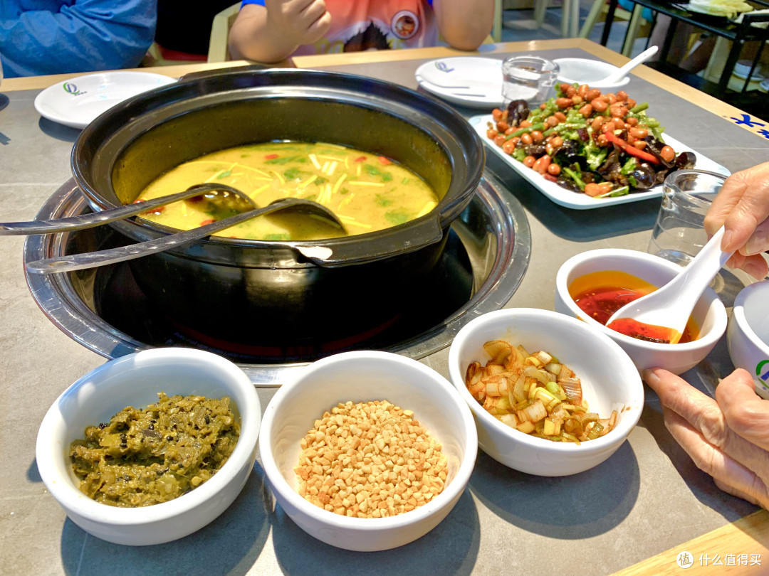 酸浆火锅：一碗绿豆发酵的酸香，解锁神都洛阳的味觉密码