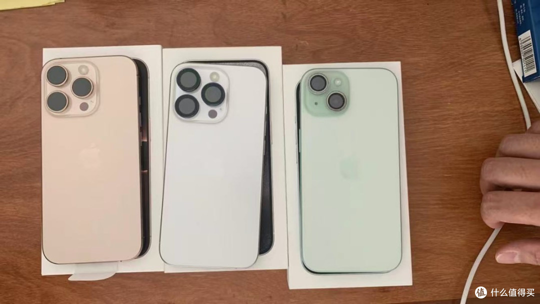 iPhone不讲武德，跌价2401元，五级钛金属+苹果A18 Pro