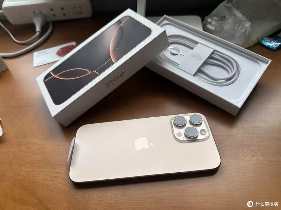 iPhone不讲武德，跌价2401元，五级钛金属+苹果A18 Pro