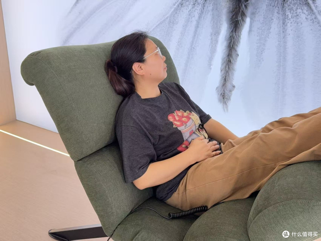 flexnova智能电动布艺沙发:职场女战士的“续命神器”