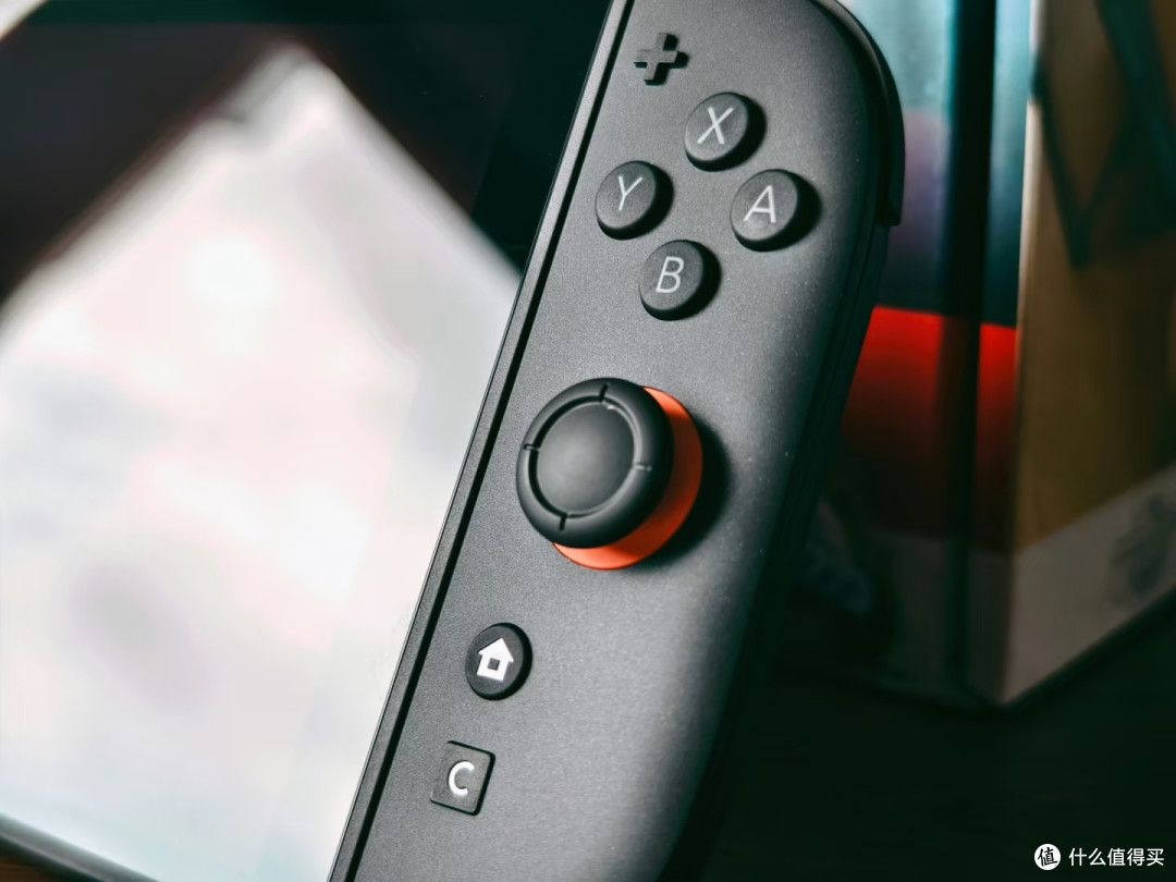Switch 2变大了,但揣兜里出门可能有点难