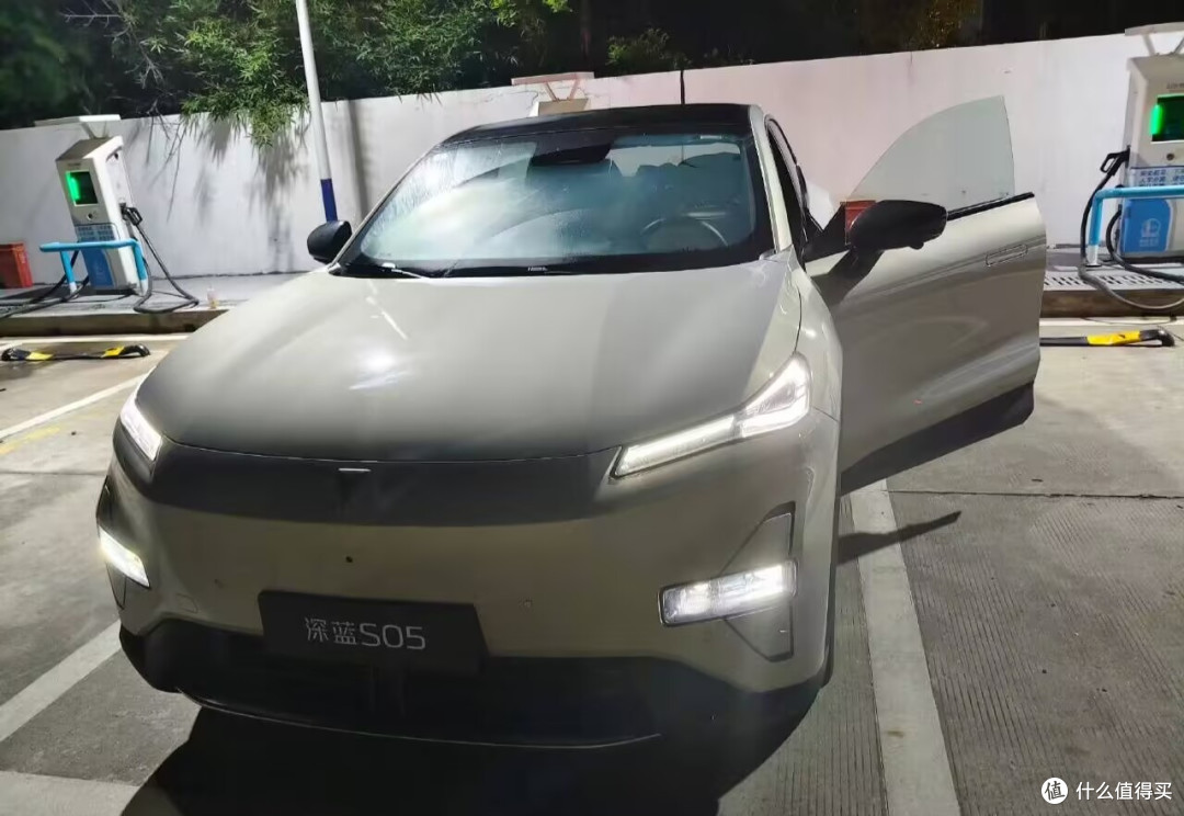 我的第一辆爱车深蓝S05汽车