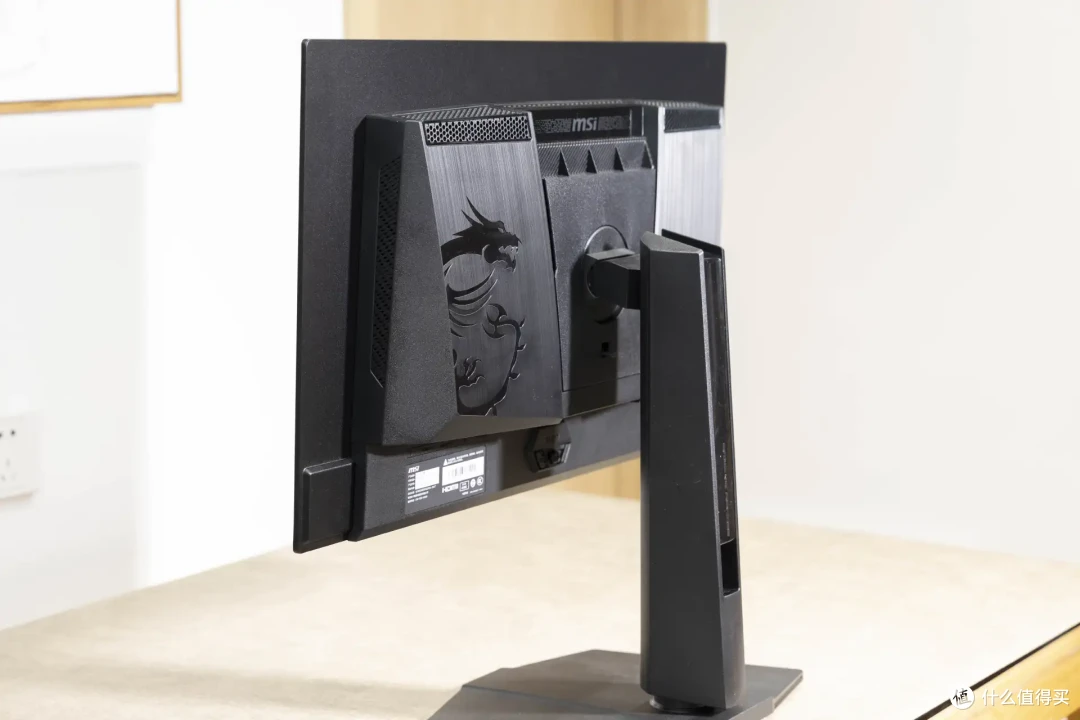 角逐高性价比的顶级电竞显示器,微星MAG 272UP QD-OLED X24流光