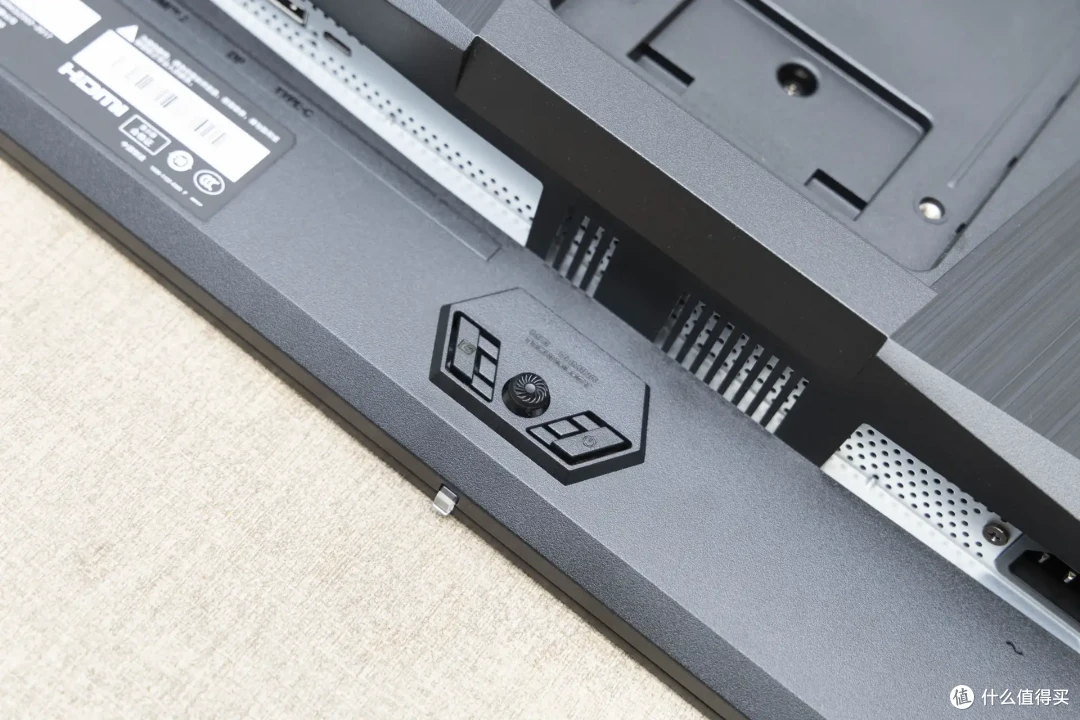 角逐高性价比的顶级电竞显示器,微星MAG 272UP QD-OLED X24流光