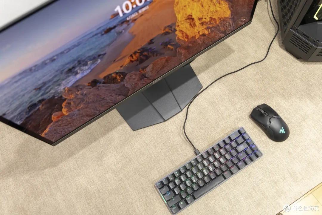 角逐高性价比的顶级电竞显示器,微星MAG 272UP QD-OLED X24流光