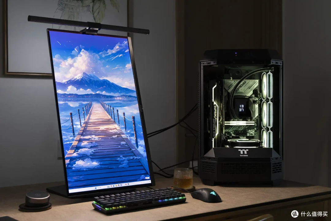 角逐高性价比的顶级电竞显示器,微星MAG 272UP QD-OLED X24流光