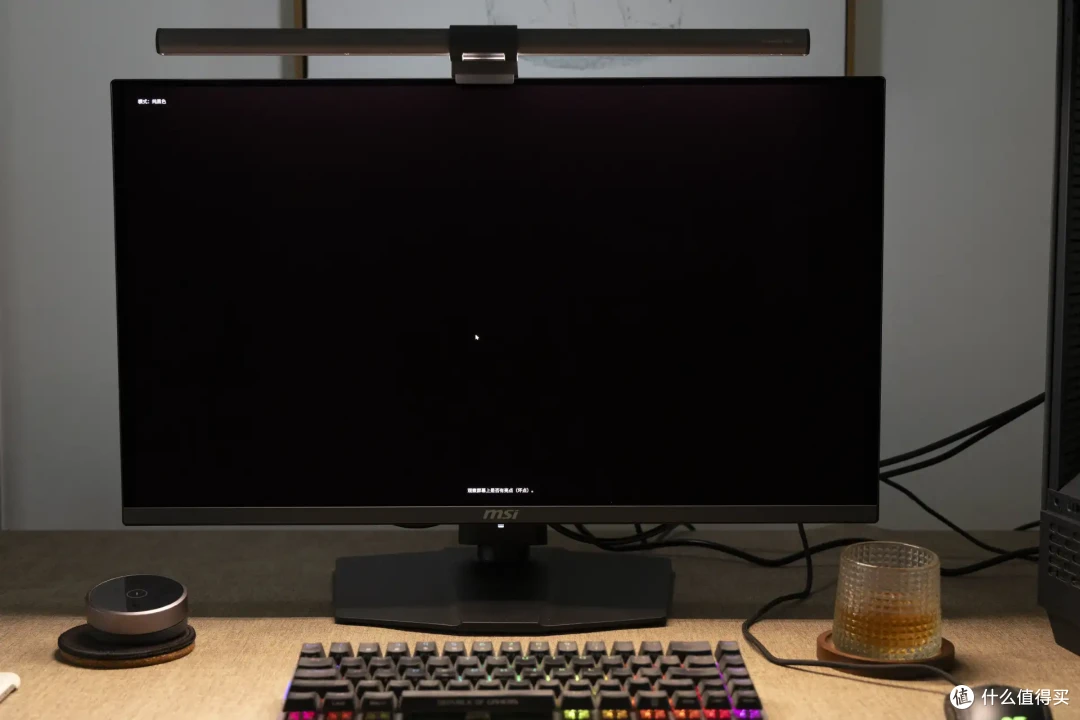 角逐高性价比的顶级电竞显示器,微星MAG 272UP QD-OLED X24流光
