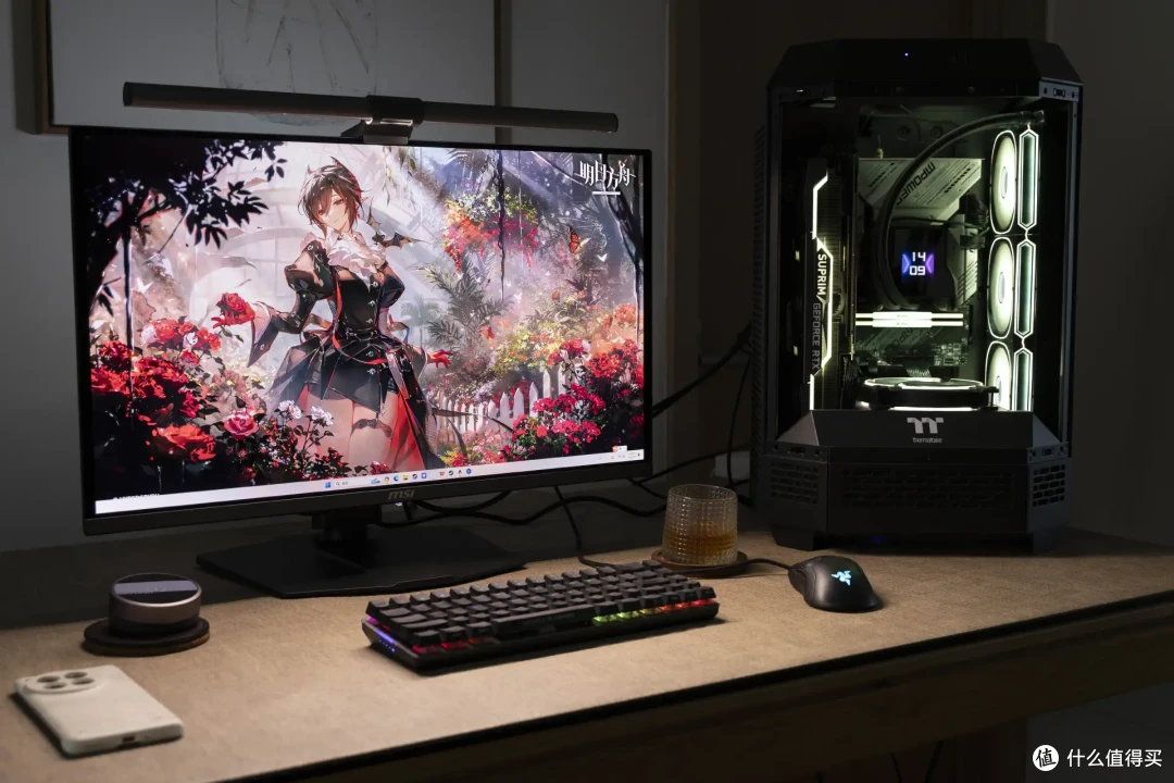 角逐高性价比的顶级电竞显示器,微星MAG 272UP QD-OLED X24流光