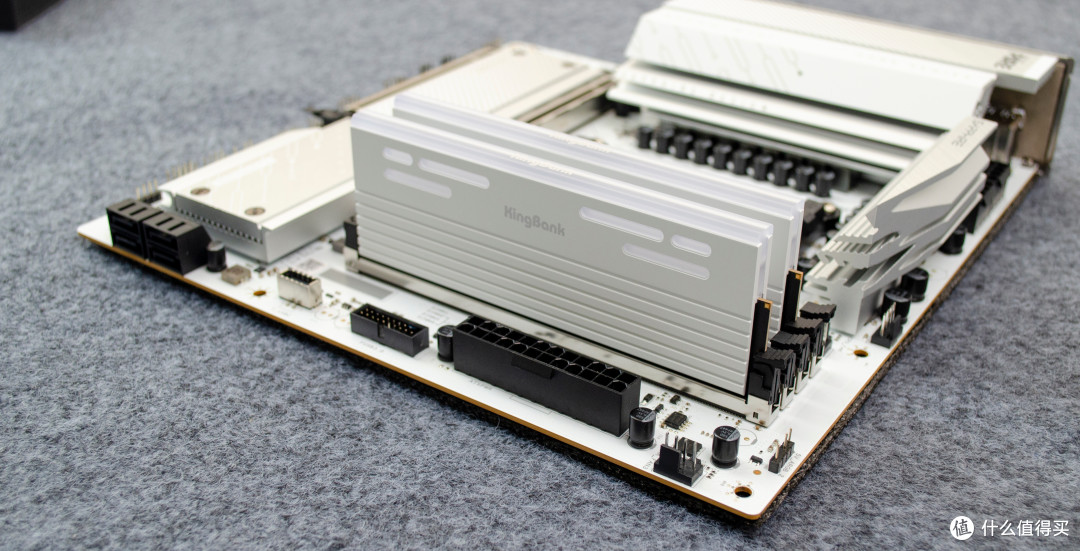 AMD甜点内存？金百达星刃6000 C28 48G：性能/颜值/容量三倍快乐