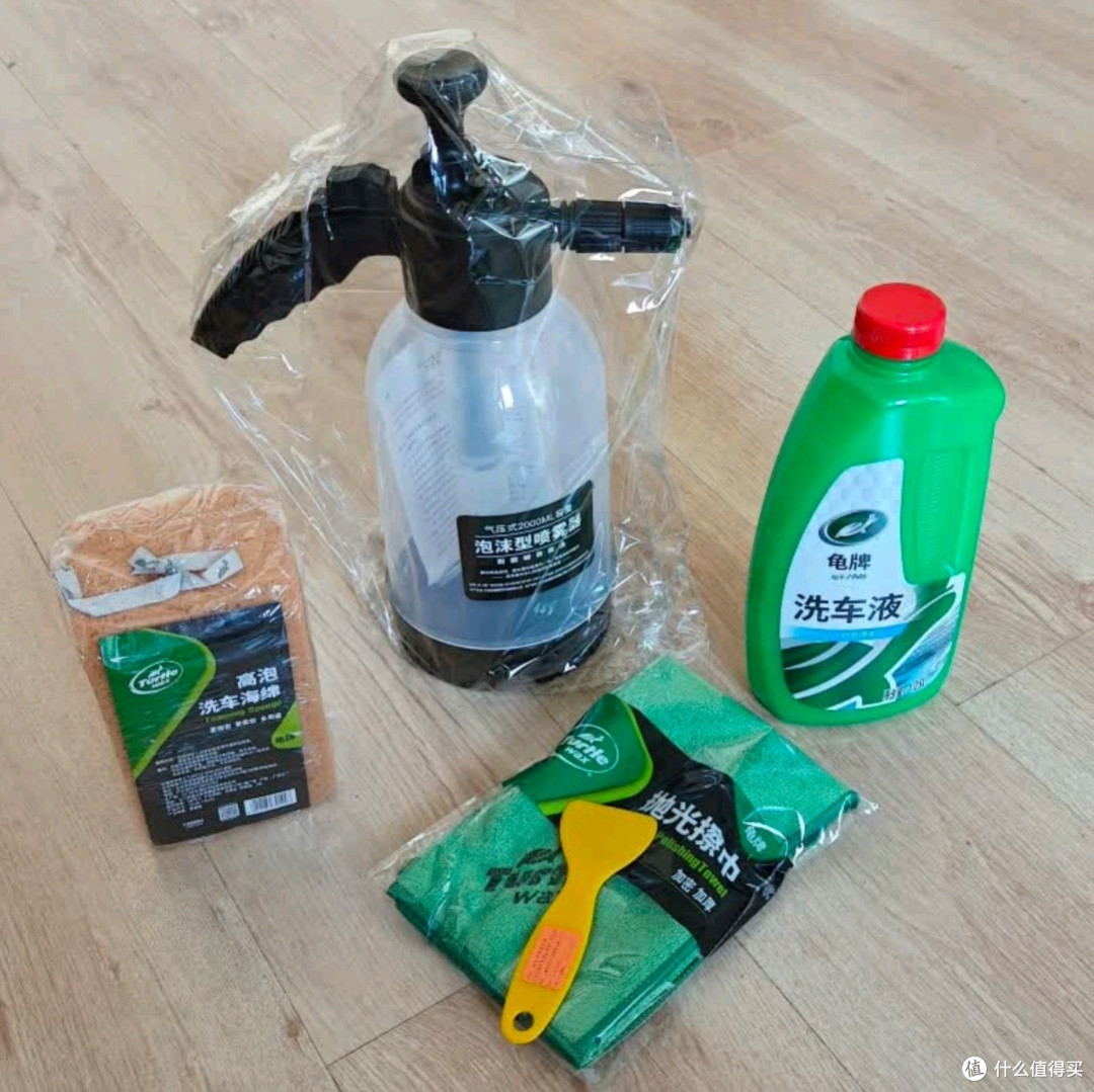 龟牌硬壳盾洗车液水蜡喷壶套装:让爱车焕发光彩的秘密武器