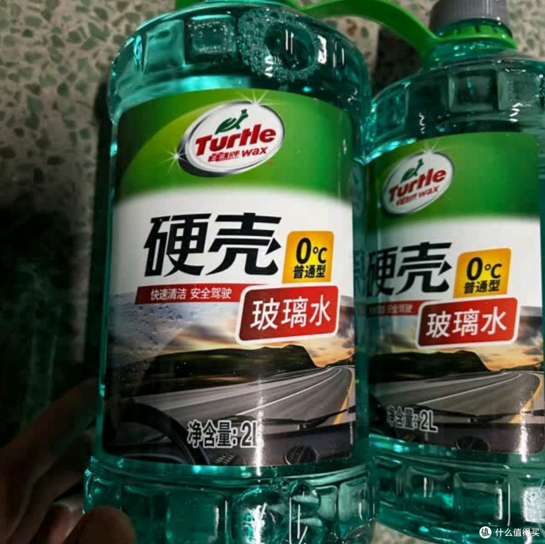 龟牌硬壳玻璃水0度:夏季驾车清晰视野的守护神