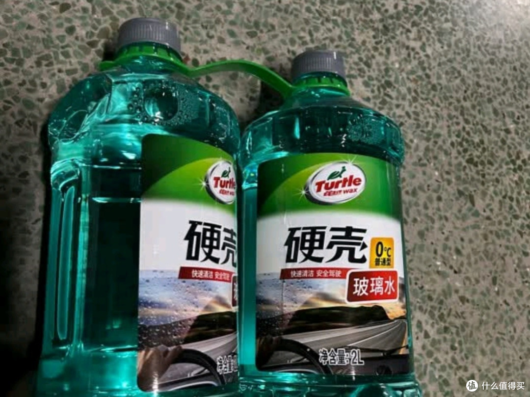 龟牌硬壳玻璃水0度:夏季驾车清晰视野的守护神