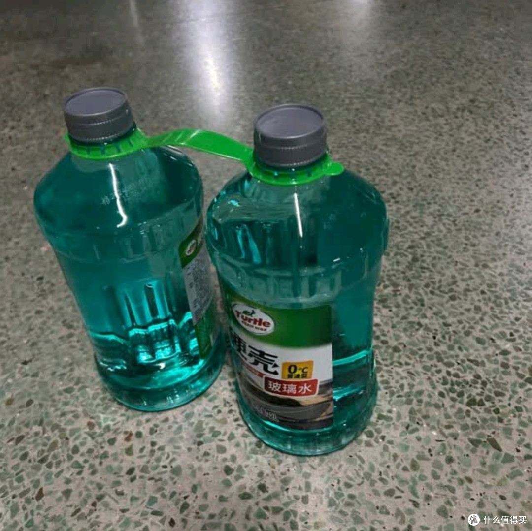 龟牌硬壳玻璃水0度:夏季驾车清晰视野的守护神